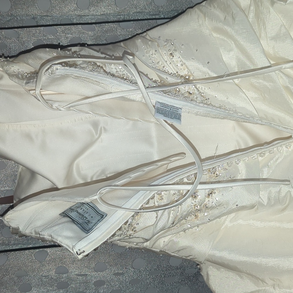 The DIAMOND COLLECTION Strapless Sequin Wedding Dress 12P - Picture 6 of 17